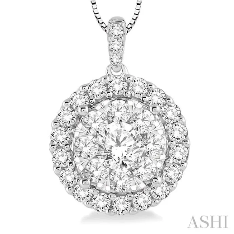 1 Ctw Round Cut Diamond Lovebright Pendant in 14K White Gold with Chain